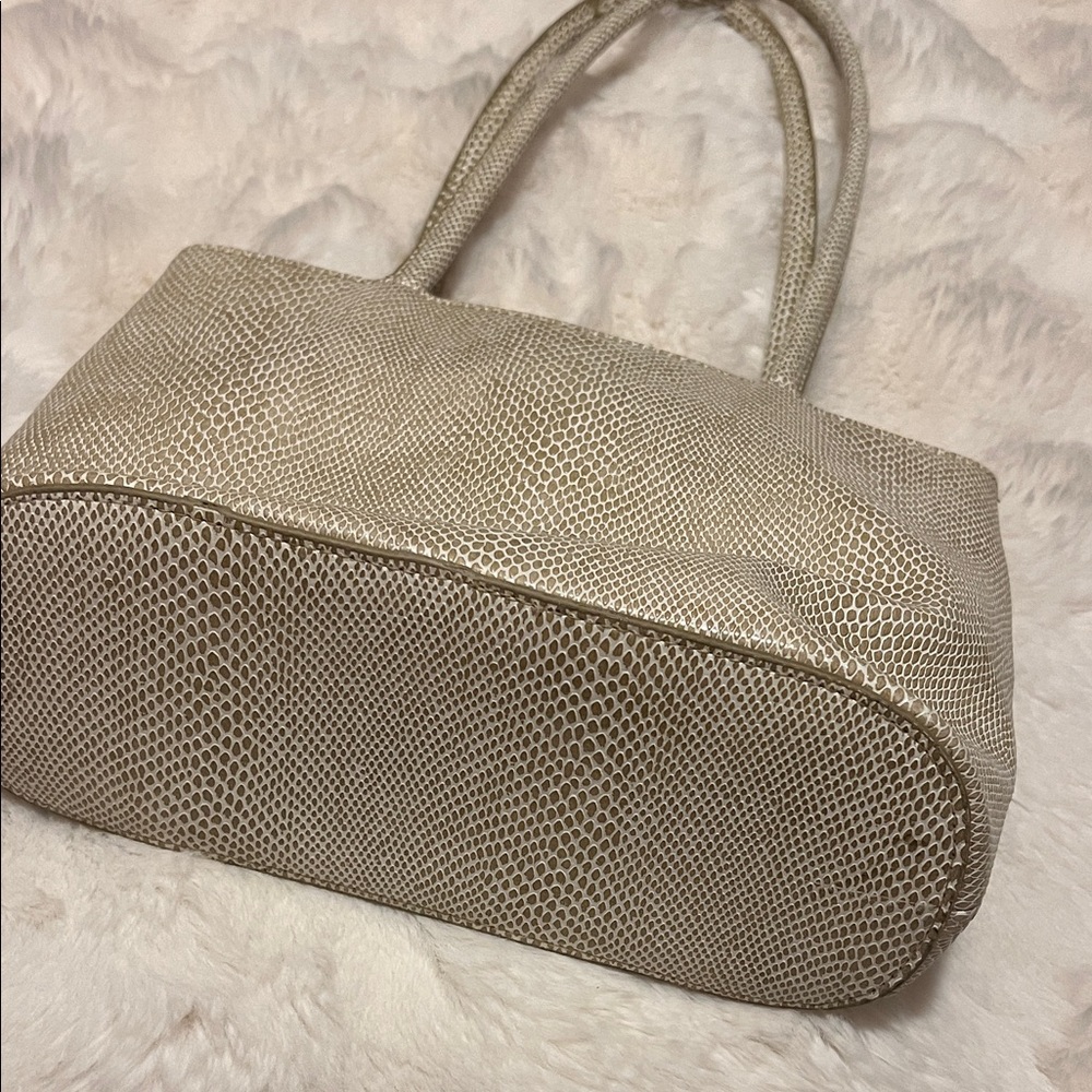 Vintage Bueno white Vinyl Textured Tote Shoulder Bag - Picture 7 of 9